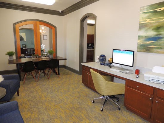 Willow-Bayou-Apartments Clubhouse-business-Center-computers